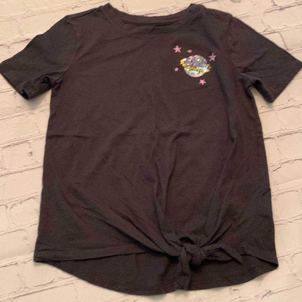 Girls Old Navy Planet top with Knott Front